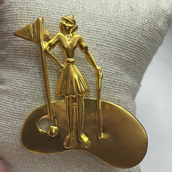 Lady Golfer Pin/Brooch Vintage, Gold Bezel, Shiny Gold Lady Golfer, CAJC Design - Picture 1 of 10